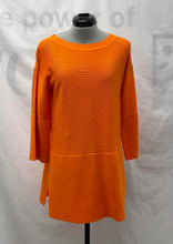 Load image into Gallery viewer, Women's St. John Long Sleeve Top, Small

