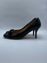 Load image into Gallery viewer, Women's Salvatore Ferragamo Heels, 11
