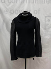 Load image into Gallery viewer, Women's Rudsak Long Sleeve Top, Small
