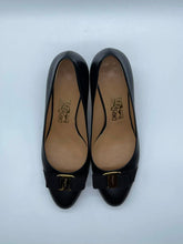 Load image into Gallery viewer, Women's Salvatore Ferragamo Heels, 11
