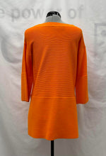 Load image into Gallery viewer, Women's St. John Long Sleeve Top, Small
