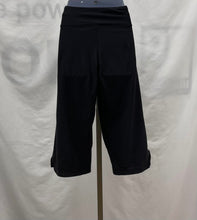 Load image into Gallery viewer, Women's Nike Capris, Small
