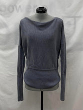 Load image into Gallery viewer, Women's Lululemon Long Sleeve Sweater, Small
