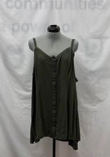 Load image into Gallery viewer, Women's Torrid Sleeveless Top, 4

