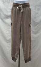 Load image into Gallery viewer, Women's Aerie Cargo Pants, Medium
