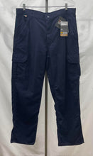 Load image into Gallery viewer, Men's Carhartt Cargo Pants, 38
