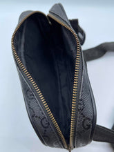 Load image into Gallery viewer, Women's Gucci Waist Pouch
