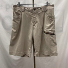 Load image into Gallery viewer, Men's Lululemon Shorts, 38
