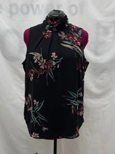 Load image into Gallery viewer, Women's Le Château Sleeveless Top, Extra Large
