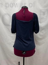 Load image into Gallery viewer, Women's RW&amp;CO Short Sleeve Top, Large
