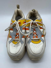 Load image into Gallery viewer, Women's Liang Jiao Roller Skate Shoes, 7.5
