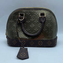 Load image into Gallery viewer, Women's Louis Vuitton Small Purse

