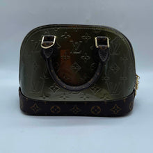 Load image into Gallery viewer, Women's Louis Vuitton Small Purse
