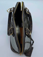 Load image into Gallery viewer, Women's Louis Vuitton Small Purse
