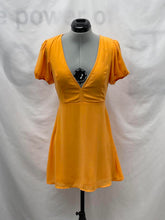 Load image into Gallery viewer, Women's Lulus Dress, Extra Small
