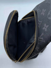 Load image into Gallery viewer, Unisex Louis Vuitton Cross Body Bag
