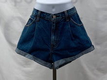 Load image into Gallery viewer, Women's Abercrombie &amp; Fitch Shorts, 6
