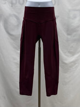 Load image into Gallery viewer, Women's Lululemon Leggings, 8
