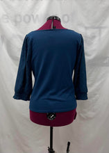 Load image into Gallery viewer, Womens RW&amp;CO Long Sleeve Top, Large
