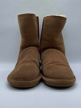 Load image into Gallery viewer, Women's Bearpaw Boots, 7
