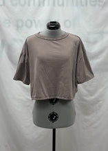 Load image into Gallery viewer, Women's TNA Short Sleeve Top, Extra Small
