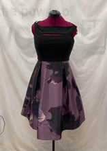 Load image into Gallery viewer, Women's Le Chateau Sleeveless Dress, Medium
