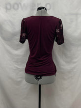 Load image into Gallery viewer, Women's RW&amp;CO Short Sleeve Top, Small
