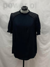 Load image into Gallery viewer, Women's RW&amp;CO Short Sleeve Top, Large
