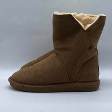Load image into Gallery viewer, Women's Bearpaw Boots, 7
