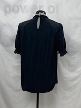 Load image into Gallery viewer, Women's RW&amp;CO Short Sleeve Top, Large
