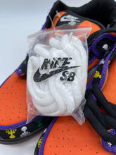 Load image into Gallery viewer, Women's Nike Shoes, 8.5

