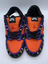 Load image into Gallery viewer, Women's Nike Shoes, 8.5
