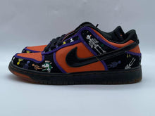 Load image into Gallery viewer, Women's Nike Shoes, 8.5
