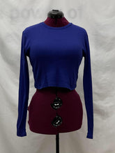Load image into Gallery viewer, Women's TNA Long Sleeve Top, Large
