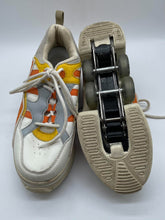 Load image into Gallery viewer, Women's Liang Jiao Roller Skate Shoes, 7.5
