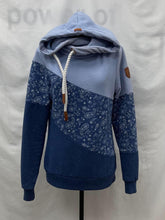 Load image into Gallery viewer, Women's Wanakome Long Sleeve Hoodie, Small
