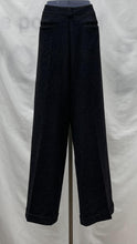 Load image into Gallery viewer, Women's Burberry Pants, 10

