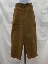 Load image into Gallery viewer, Women's A : Piece Pants, Medium
