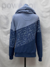 Load image into Gallery viewer, Women's Wanakome Long Sleeve Hoodie, Small
