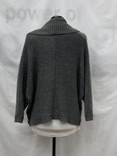 Load image into Gallery viewer, Women's Aerie Long Sleeve Cardigan, Medium
