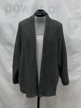 Load image into Gallery viewer, Women's Aerie Long Sleeve Cardigan, Medium
