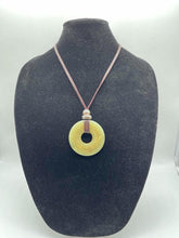 Load image into Gallery viewer, Women's UNO de 50, Necklace
