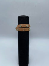 Load image into Gallery viewer, Women's Tory Burch Bracelet
