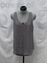 Load image into Gallery viewer, Women's RW&amp;CO Sleeveless Top, Small
