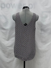 Load image into Gallery viewer, Women's RW&amp;CO Sleeveless Top, Small
