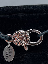 Load image into Gallery viewer, Women's Lizzy James Necklace
