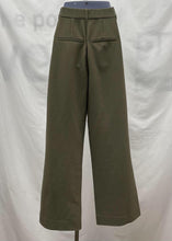Load image into Gallery viewer, Women's Abercrombie &amp; Fitch Pants, 2
