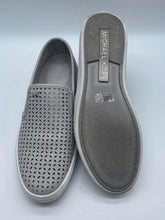 Load image into Gallery viewer, Women's Michael Kors Shoes, 7.5
