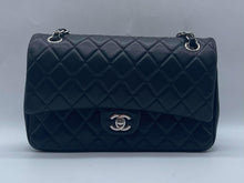 Load image into Gallery viewer, Women's Chanel Purse
