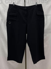 Load image into Gallery viewer, Women's Penningtons Capris, 22
